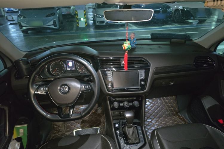 Used Volkswagen Tiguan L 2017 380TSI Automatic All-Wheel-Drive Flagship Edition Center Console