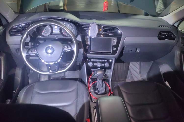 Used Volkswagen Tiguan L 2017 330TSI Automatic Two-Wheel Drive Luxury Edition Center Console