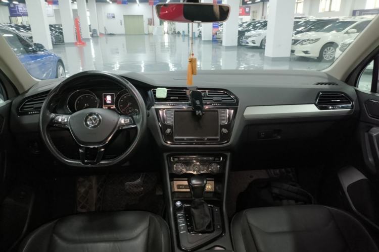 Used Volkswagen Tiguan L 2017 380TSI Automatic All-Wheel-Drive Luxury Edition Center Console