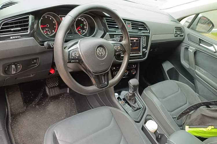 Used Volkswagen Tiguan L 2017 330TSI Automatic Two-Wheel Drive Luxury Edition Center Console