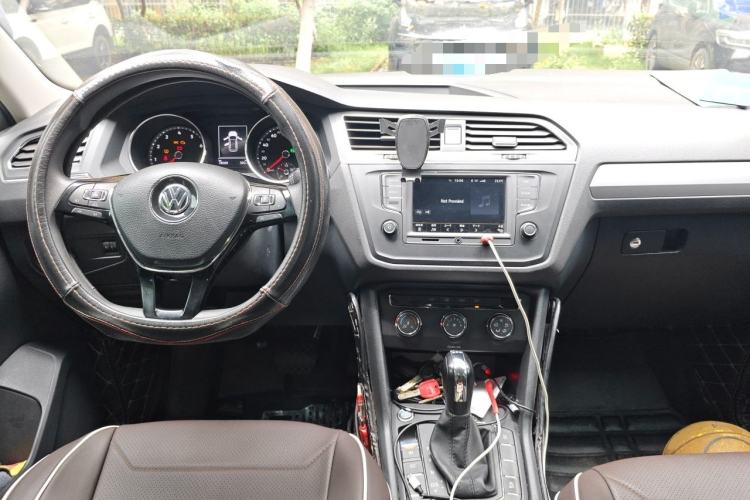 Used Volkswagen Tiguan L 2017 330TSI Automatic Two-Wheel Drive Luxury Edition Center Console