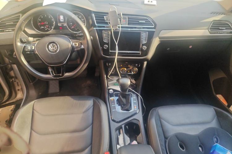 Used Volkswagen Tiguan L 2017 330TSI Automatic Two-Wheel Drive Luxury Edition Center Console