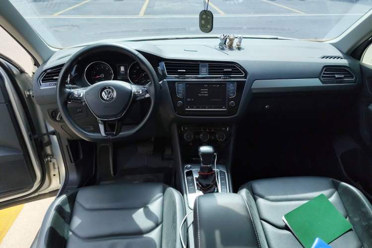 Used Volkswagen Tiguan L 2017 330TSI Automatic Two-Wheel Drive Luxury Edition Center Console