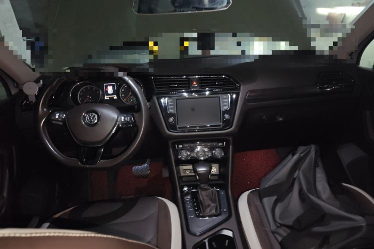 Used Volkswagen Tiguan L 2017 330TSI Automatic Two-Wheel Drive Luxury Edition Center Console