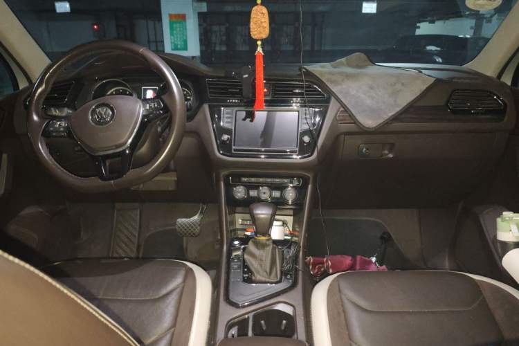 Used Volkswagen Tiguan L 2017 330TSI Automatic Two-Wheel Drive Luxury Edition Center Console