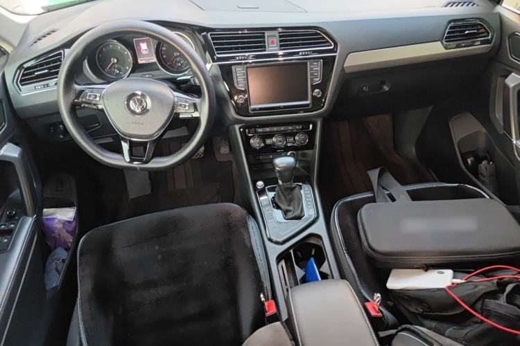 Used Volkswagen Tiguan L 2017 330TSI Automatic Two-Wheel Drive Flagship Edition Center Console