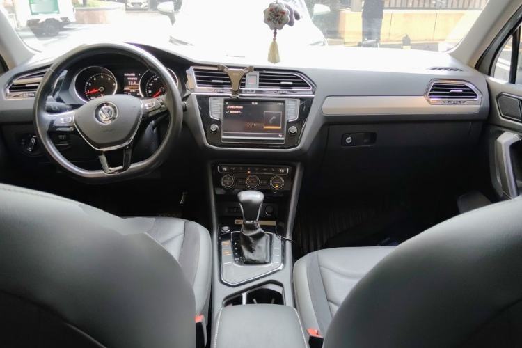 Used Volkswagen Tiguan L 2017 330TSI Automatic Two-Wheel Drive Luxury Edition Center Console