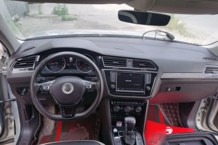 Used Volkswagen Tiguan L 2017 330TSI Automatic Two-Wheel Drive Luxury Edition Center Console