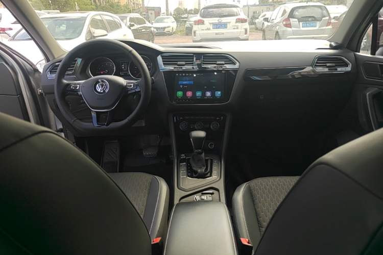 Used Volkswagen Tiguan L 2017 330TSI Automatic Two-Wheel Drive Luxury Edition Center Console