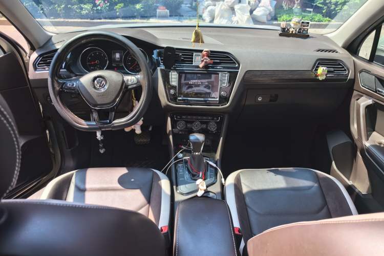 Used Volkswagen Tiguan L 2017 330TSI Automatic Two-Wheel Drive Luxury Edition Center Console