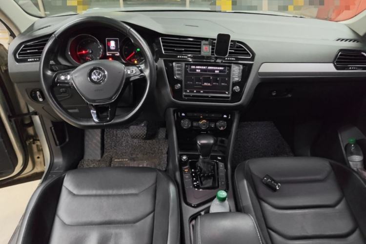 Used Volkswagen Tiguan L 2017 330TSI Automatic Two-Wheel Drive Comfort Edition Center Console