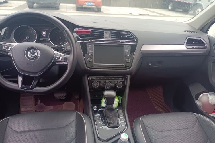 Used Volkswagen Tiguan L 2017 330TSI Automatic Two-Wheel Drive Flagship Edition Center Console