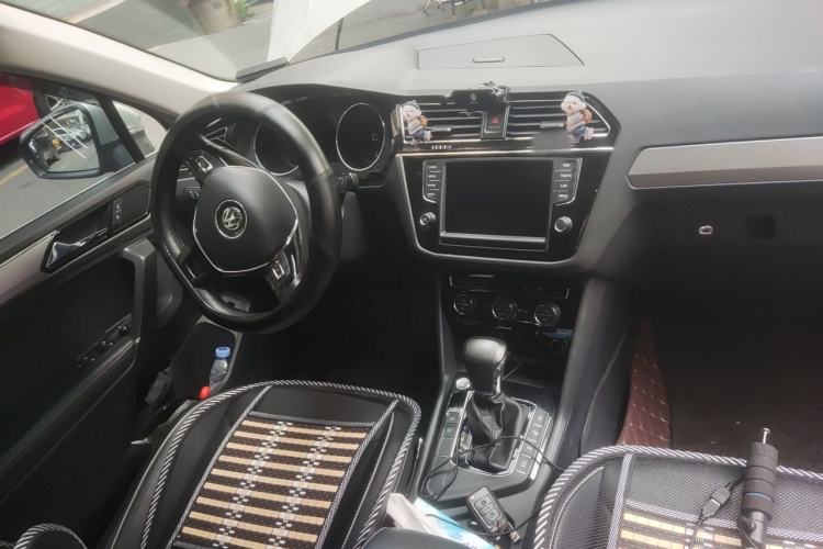 Used Volkswagen Tiguan L 2017 330TSI Automatic Two-Wheel Drive Flagship Edition Center Console