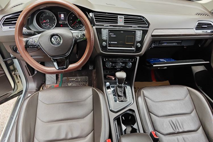 Used Volkswagen Tiguan L 2017 330TSI Automatic Two-Wheel Drive Flagship Edition Center Console