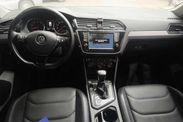 Used Volkswagen Tiguan L 2017 330TSI Automatic Two-Wheel Drive Luxury Edition Center Console
