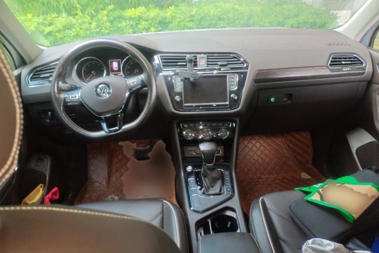 Used Volkswagen Tiguan L 2017 330TSI Automatic Two-Wheel Drive Flagship Edition Center Console