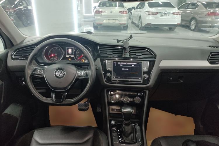 Used Volkswagen Tiguan L 2017 330TSI Automatic Two-Wheel Drive Luxury Edition Center Console