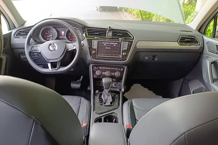 Used Volkswagen Tiguan L 2017 330TSI Automatic Two-Wheel Drive Luxury Edition Center Console