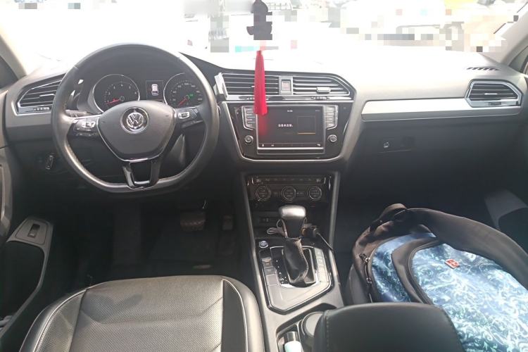 Used Volkswagen Tiguan L 2017 330TSI Automatic Two-Wheel Drive Flagship Edition Center Console
