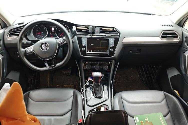 Used Volkswagen Tiguan L 2017 330TSI Automatic Two-Wheel Drive Luxury Edition Center Console