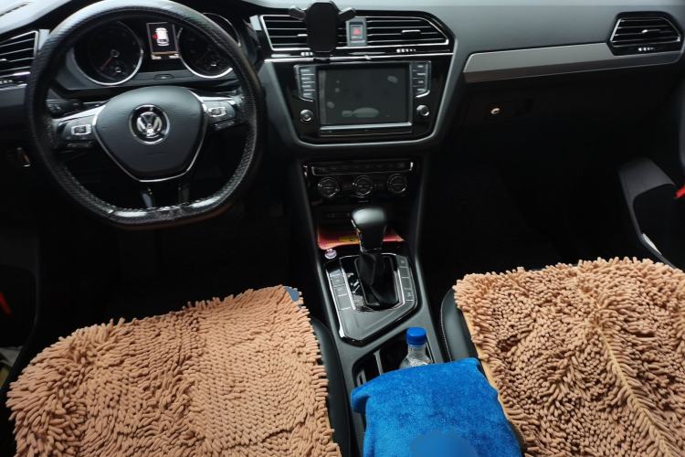 Used Volkswagen Tiguan L 2017 330TSI Automatic Two-Wheel Drive Luxury Edition Center Console