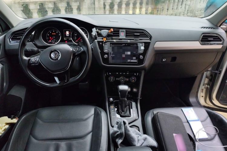 Used Volkswagen Tiguan L 2017 330TSI Automatic Two-Wheel Drive Comfort Edition Center Console