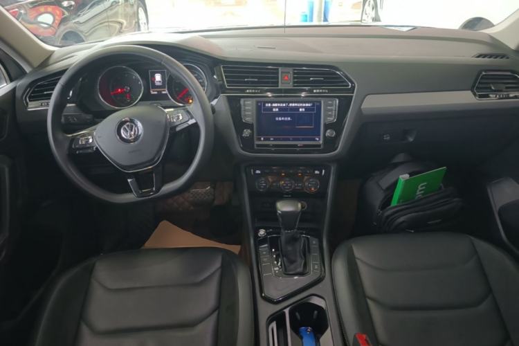 Used Volkswagen Tiguan L 2017 330TSI Automatic Two-Wheel Drive Luxury Edition Center Console