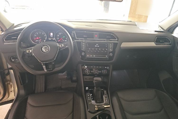 Used Volkswagen Tiguan L 2017 330TSI Automatic Two-Wheel Drive Comfort Edition Center Console