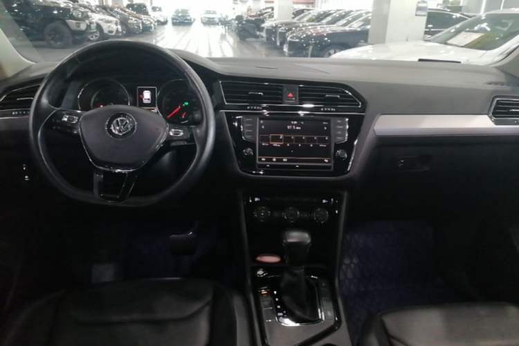 Used Volkswagen Tiguan L 2017 330TSI Automatic Two-Wheel Drive Luxury Edition Center Console
