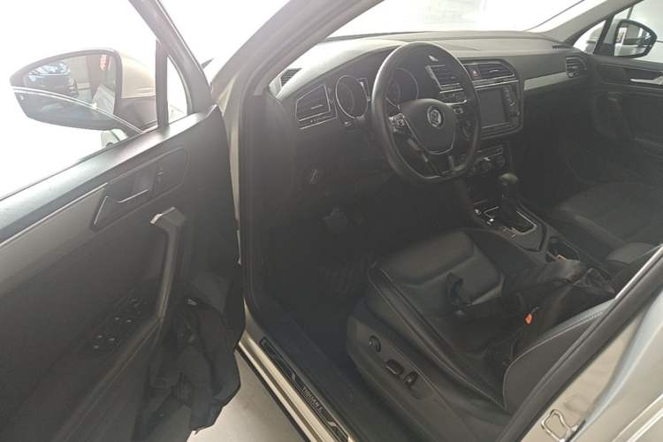 Used Volkswagen Tiguan L 2017 330TSI Automatic Two-Wheel Drive Luxury Edition Driver Seat