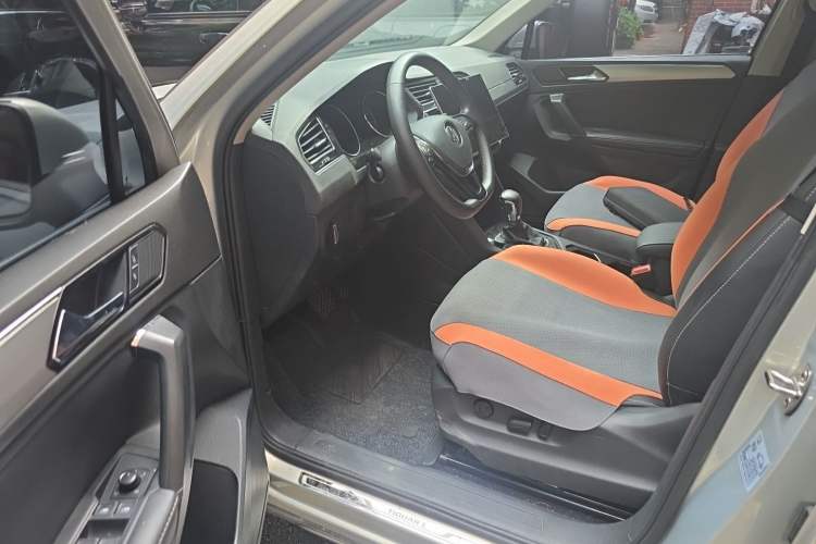 Used Volkswagen Tiguan L 2017 330TSI Automatic Two-Wheel Drive Luxury Edition Driver Seat