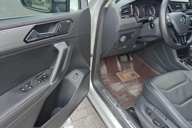 Used Volkswagen Tiguan L 2017 380TSI Automatic All-Wheel Drive Supreme Flagship Edition Driver Seat