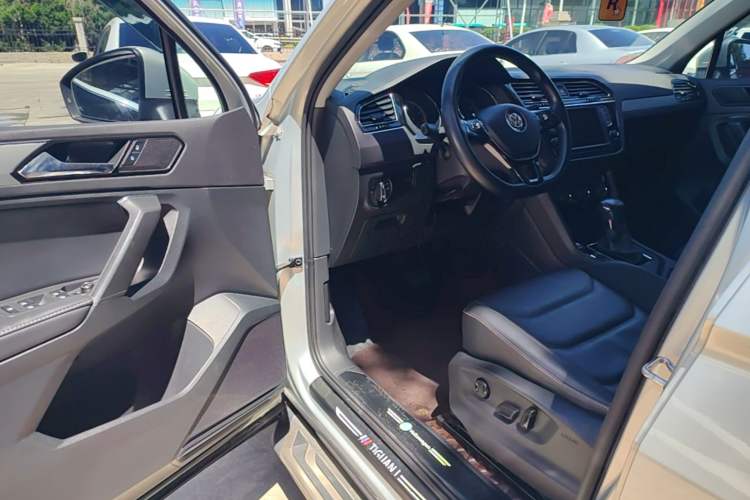 Used Volkswagen Tiguan L 2017 330TSI Automatic Two-Wheel Drive Luxury Edition Driver Seat