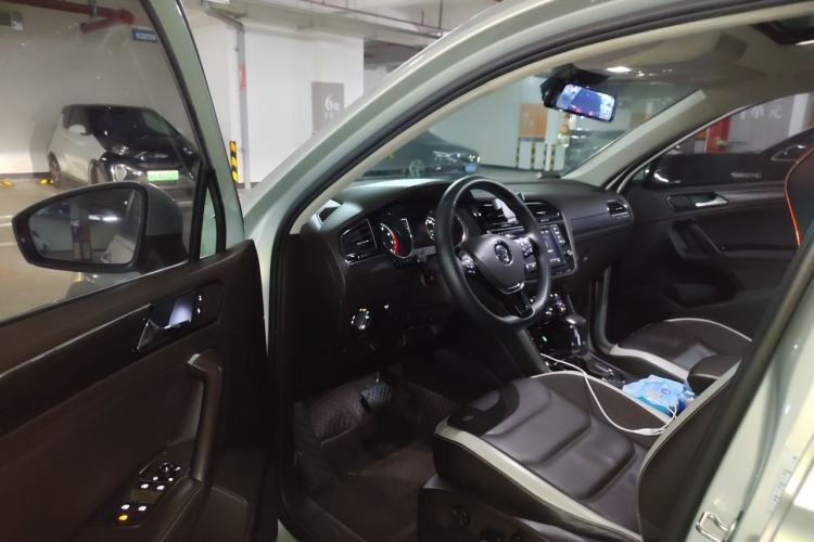 Used Volkswagen Tiguan L 2017 330TSI Automatic Two-Wheel Drive Luxury Edition Driver Seat