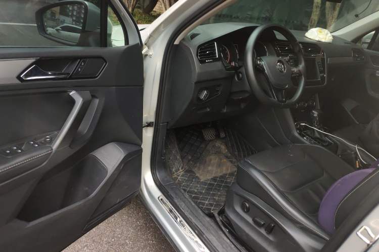 Used Volkswagen Tiguan L 2017 330TSI Automatic Two-Wheel Drive Luxury Edition Driver Seat