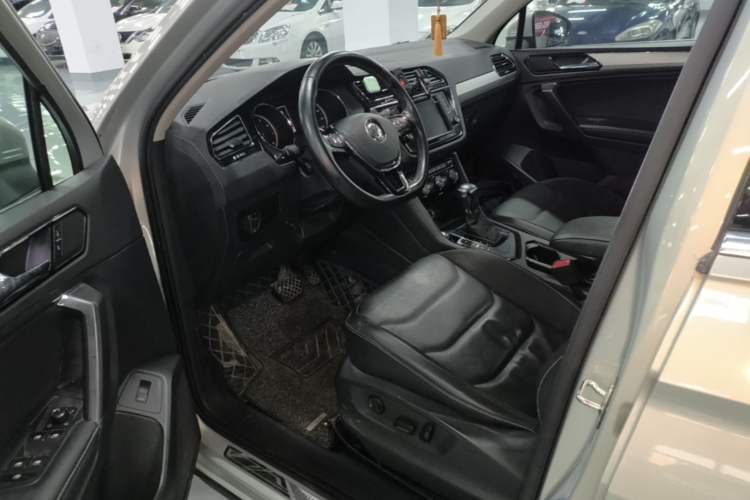 Used Volkswagen Tiguan L 2017 380TSI Automatic All-Wheel-Drive Luxury Edition Driver Seat