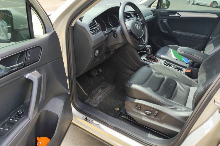 Used Volkswagen Tiguan L 2017 330TSI Automatic Two-Wheel Drive Luxury Edition Driver Seat