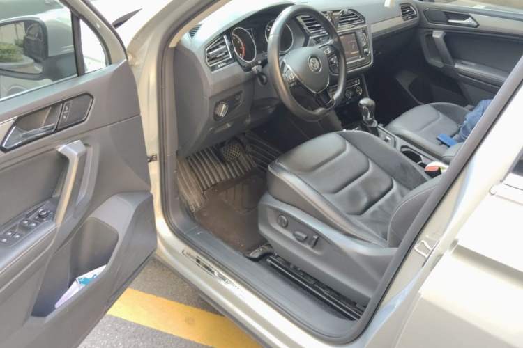 Used Volkswagen Tiguan L 2017 330TSI Automatic Two-Wheel Drive Luxury Edition Driver Seat