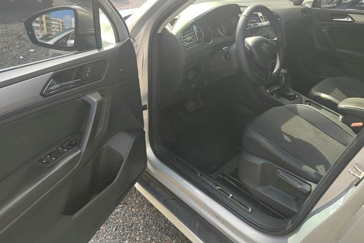 Used Volkswagen Tiguan L 2017 330TSI Automatic Two-Wheel Drive Luxury Edition Driver Seat