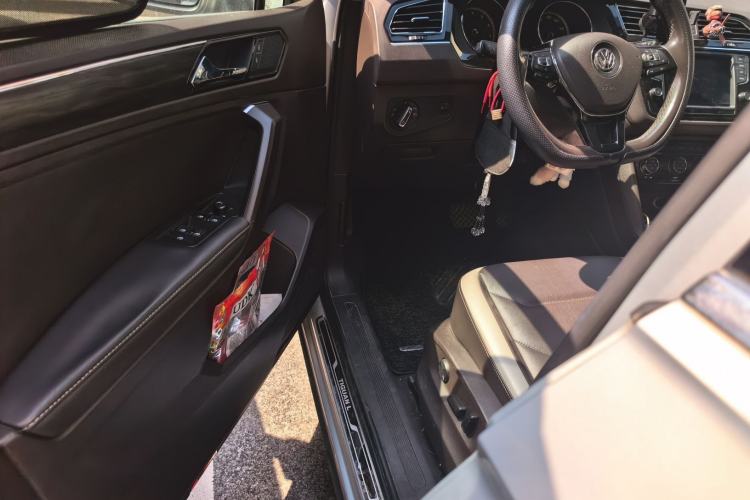 Used Volkswagen Tiguan L 2017 330TSI Automatic Two-Wheel Drive Luxury Edition Driver Seat
