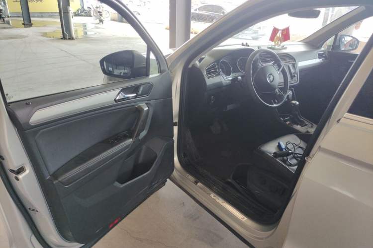 Used Volkswagen Tiguan L 2017 330TSI Automatic Two-Wheel Drive Luxury Edition Driver Seat