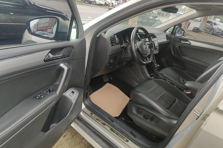 Used Volkswagen Tiguan L 2017 380TSI Automatic All-Wheel-Drive Luxury Edition Driver Seat