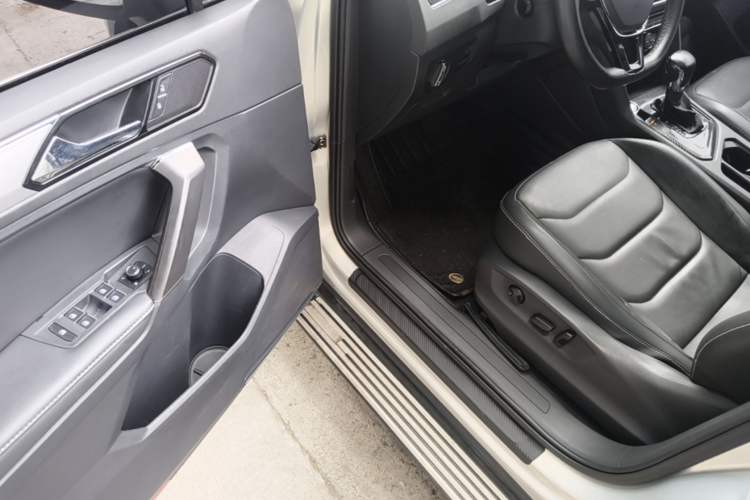 Used Volkswagen Tiguan L 2017 330TSI Automatic Two-Wheel Drive Luxury Edition Driver Seat