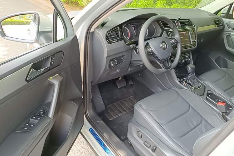 Used Volkswagen Tiguan L 2017 330TSI Automatic Two-Wheel Drive Luxury Edition Driver Seat