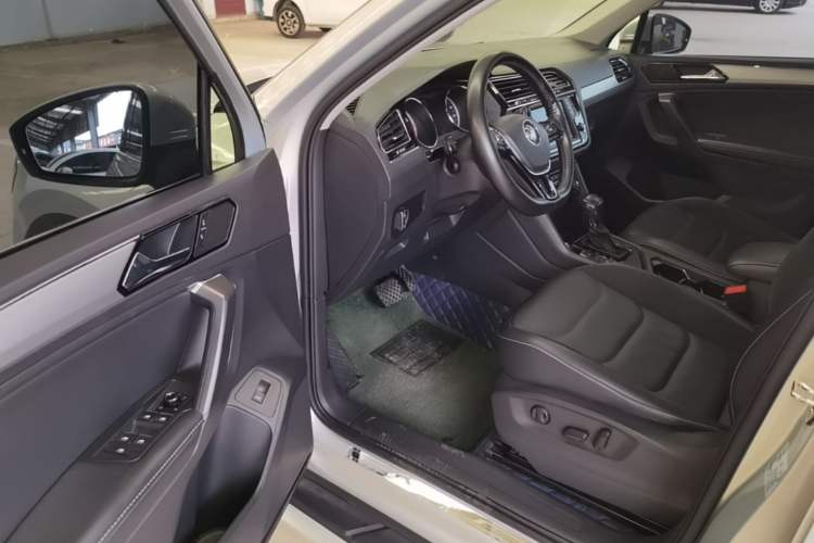 Used Volkswagen Tiguan L 2017 380TSI Automatic All-Wheel-Drive Luxury Edition Driver Seat