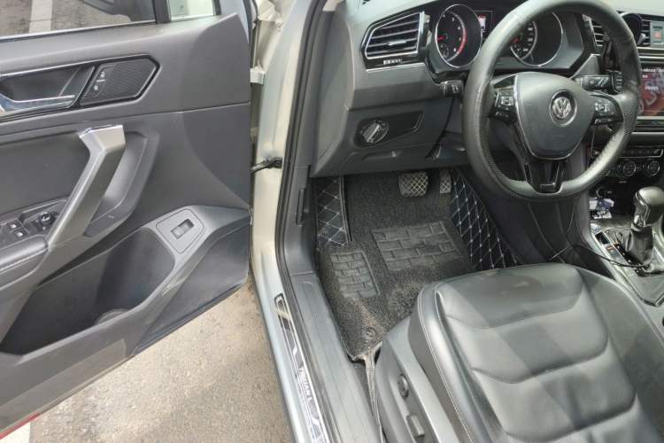 Used Volkswagen Tiguan L 2017 380TSI Automatic All-Wheel-Drive Luxury Edition Driver Seat