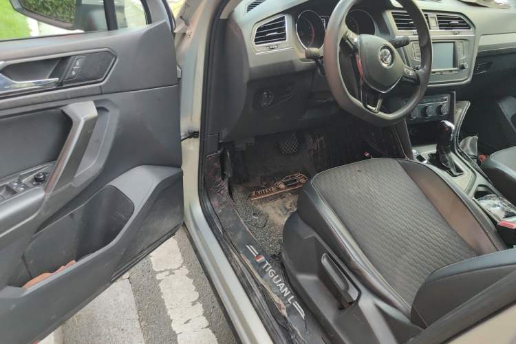 Used Volkswagen Tiguan L 2017 330TSI Automatic Two-Wheel Drive Luxury Edition Driver Seat