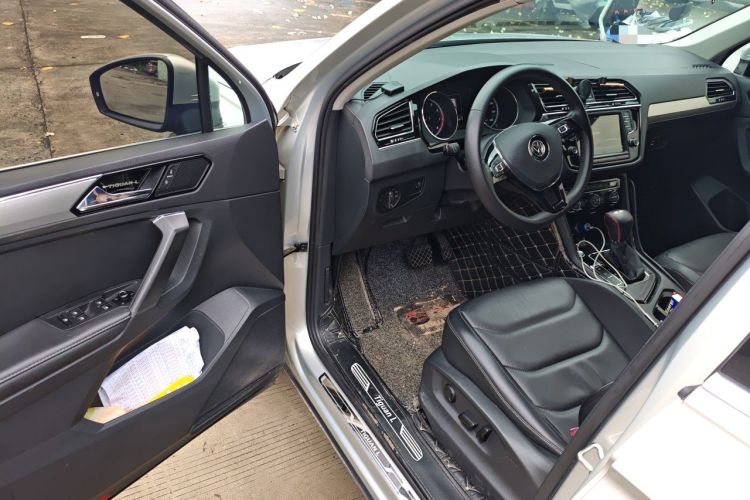 Used Volkswagen Tiguan L 2017 330TSI Automatic Two-Wheel Drive Luxury Edition Driver Seat