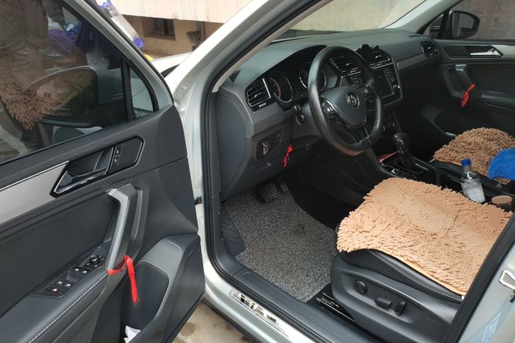 Used Volkswagen Tiguan L 2017 330TSI Automatic Two-Wheel Drive Luxury Edition Driver Seat