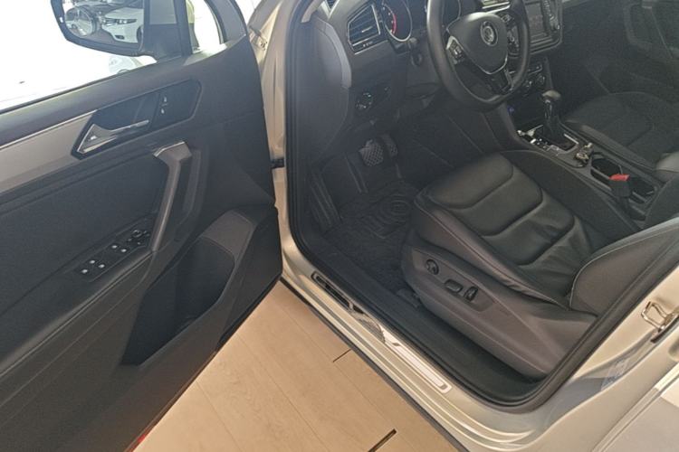 Used Volkswagen Tiguan L 2017 330TSI Automatic Two-Wheel Drive Comfort Edition Driver Seat